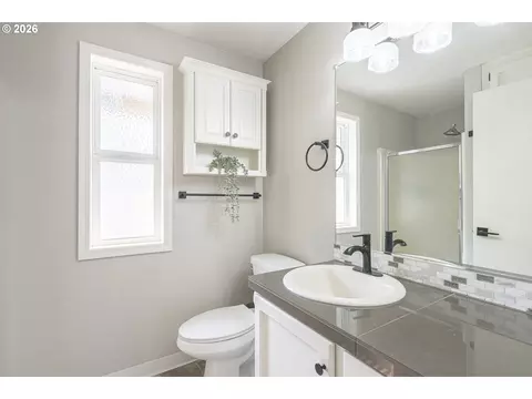 Bath - 849 E 9th Ct, Lafayette, OR 97127 photo 1 of 2