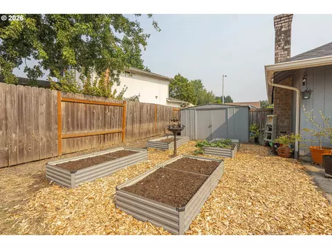 Exterior - 849 E 9th Ct, Lafayette, OR 97127 photo 9 of 11
