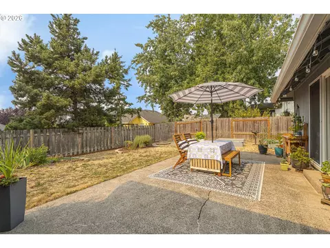 Exterior - 849 E 9th Ct, Lafayette, OR 97127 photo 5 of 11