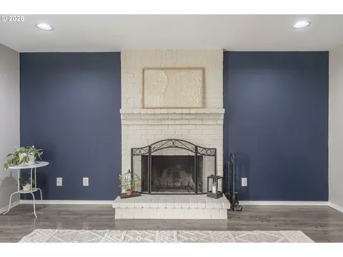 Living - 849 E 9th Ct, Lafayette, OR 97127 photo 5 of 7