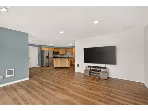440 NE 3rd St, Willamina, OR 97396 photo 5