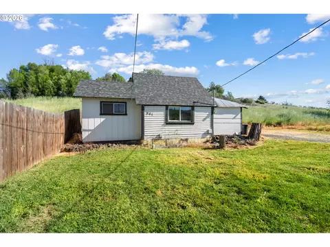 941 E Gerone St, Echo, OR 97826