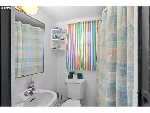 Bath - 941 E Gerone St, Echo, OR 97826 photo 1 of 1