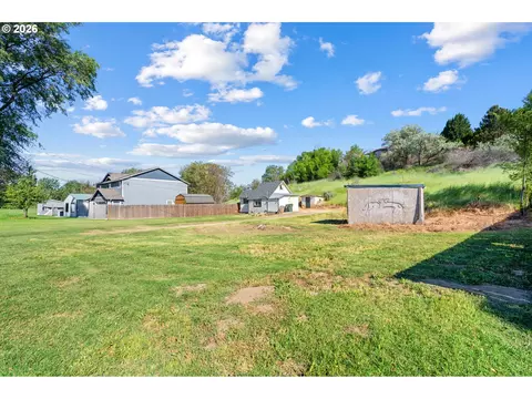 Exterior - 941 E Gerone St, Echo, OR 97826 photo 4 of 5