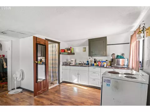 Kitchen - 941 E Gerone St, Echo, OR 97826 photo 1 of 2