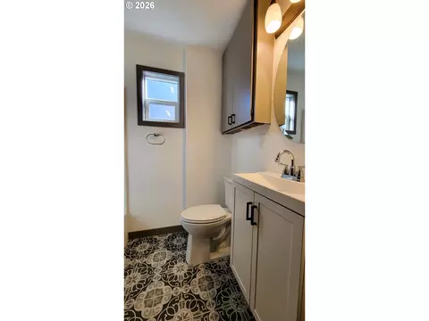 Bath - 1445 W 11th Ave, Eugene, OR 97402 photo 2 of 2