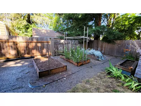 Exterior - 1445 W 11th Ave, Eugene, OR 97402 photo 5 of 10