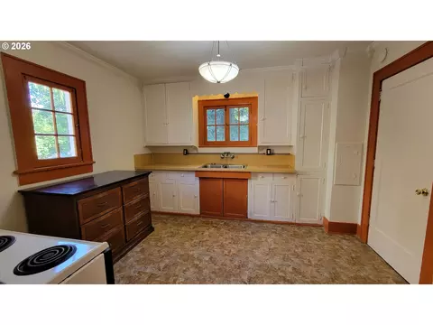 Kitchen - 1445 W 11th Ave, Eugene, OR 97402 photo 1 of 2