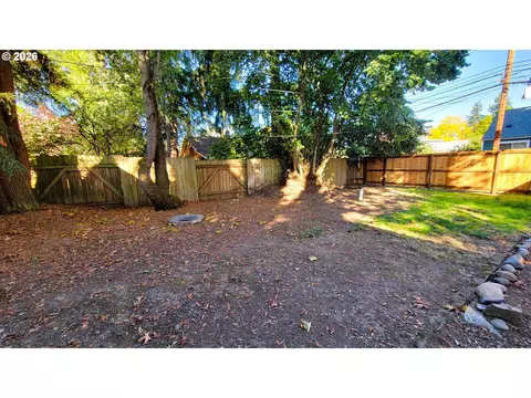 Exterior - 1445 W 11th Ave, Eugene, OR 97402 photo 9 of 10