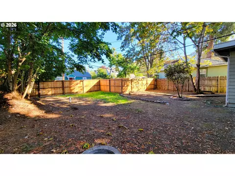 Exterior - 1445 W 11th Ave, Eugene, OR 97402 photo 10 of 10