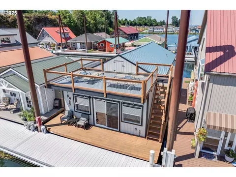 19609 NE Marine Dr #F4, Portland, OR 97230