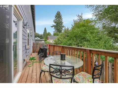 Exterior - 38909 Sandy Heights St, Sandy, OR 97055 photo 2 of 3