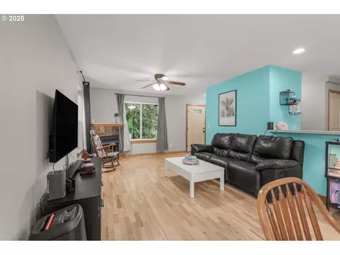 Living - 38909 Sandy Heights St, Sandy, OR 97055 photo 3 of 3