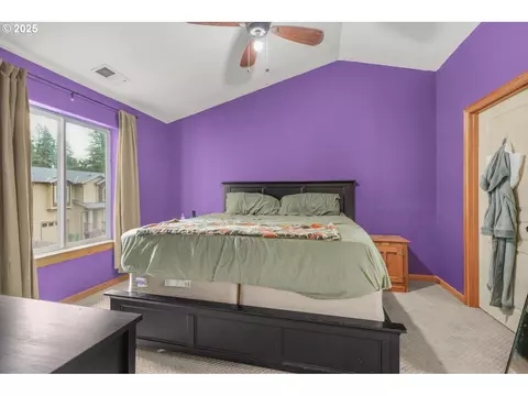 Bedroom - 38909 Sandy Heights St, Sandy, OR 97055 photo 1 of 6