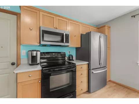 Kitchen - 38909 Sandy Heights St, Sandy, OR 97055 photo 1 of 4