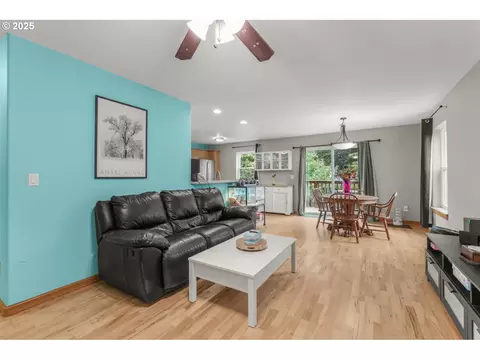 Living - 38909 Sandy Heights St, Sandy, OR 97055 photo 2 of 3