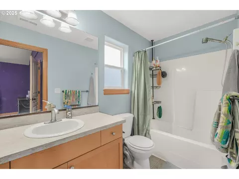 Bath - 38909 Sandy Heights St, Sandy, OR 97055 photo 1 of 3