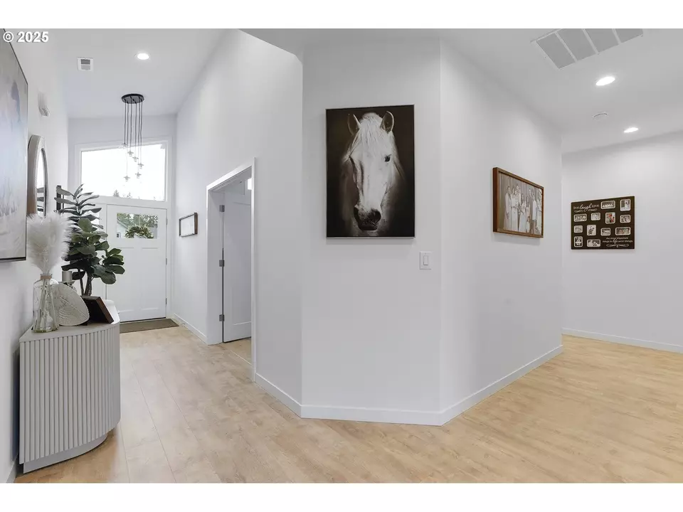 Entry Way - 1701 NE Joy Ln, Estacada, OR 97023 photo 2 of 2