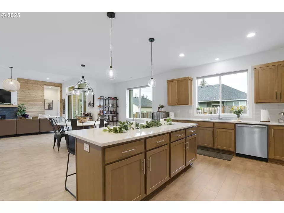 Kitchen - 1701 NE Joy Ln, Estacada, OR 97023 photo 4 of 4