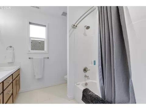 Bath - 1701 NE Joy Ln, Estacada, OR 97023 photo 1 of 6