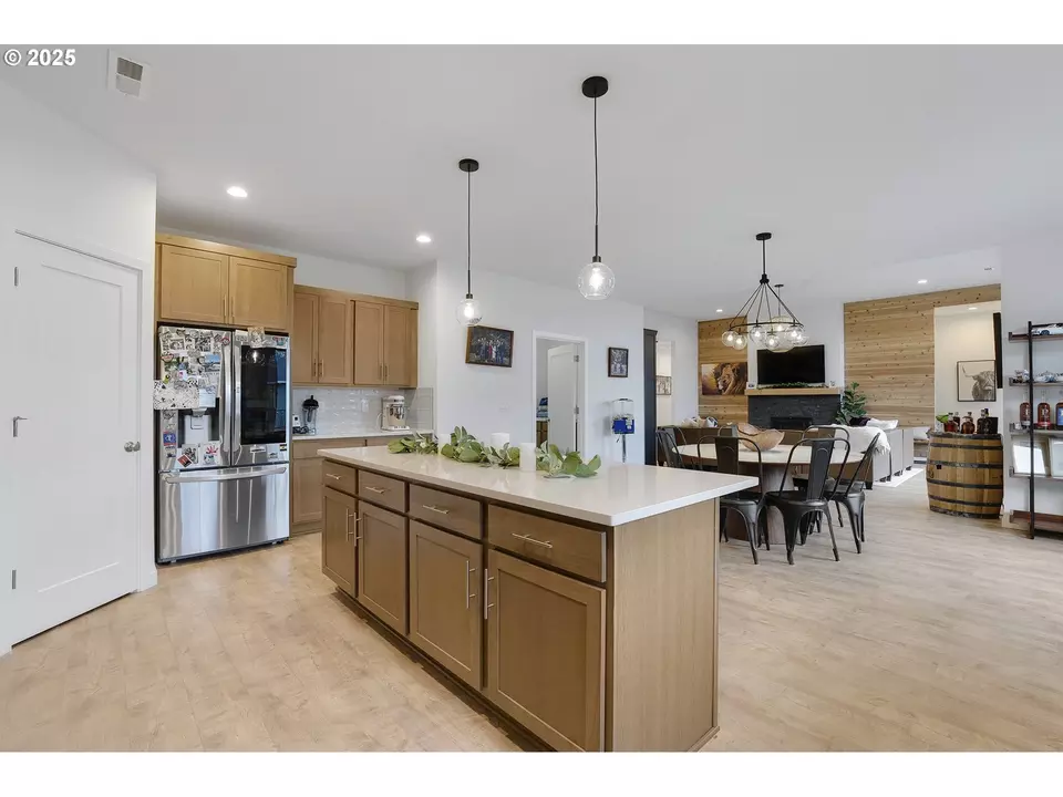 Kitchen - 1701 NE Joy Ln, Estacada, OR 97023 photo 3 of 4
