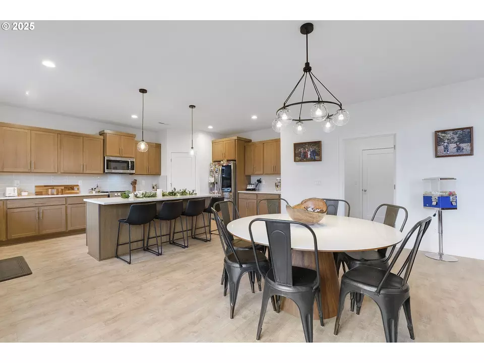 Dining - 1701 NE Joy Ln, Estacada, OR 97023 photo 3 of 4
