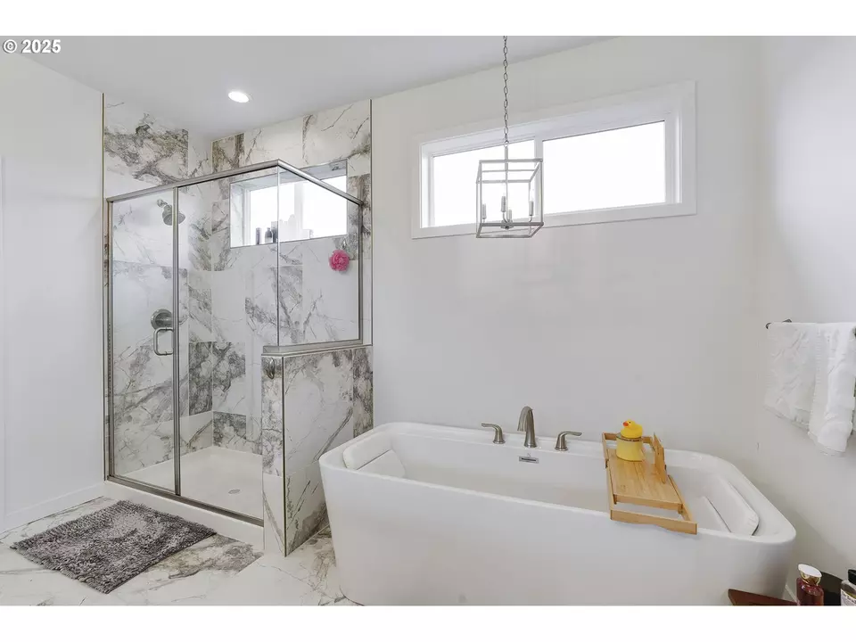 Bath - 1701 NE Joy Ln, Estacada, OR 97023 photo 5 of 6