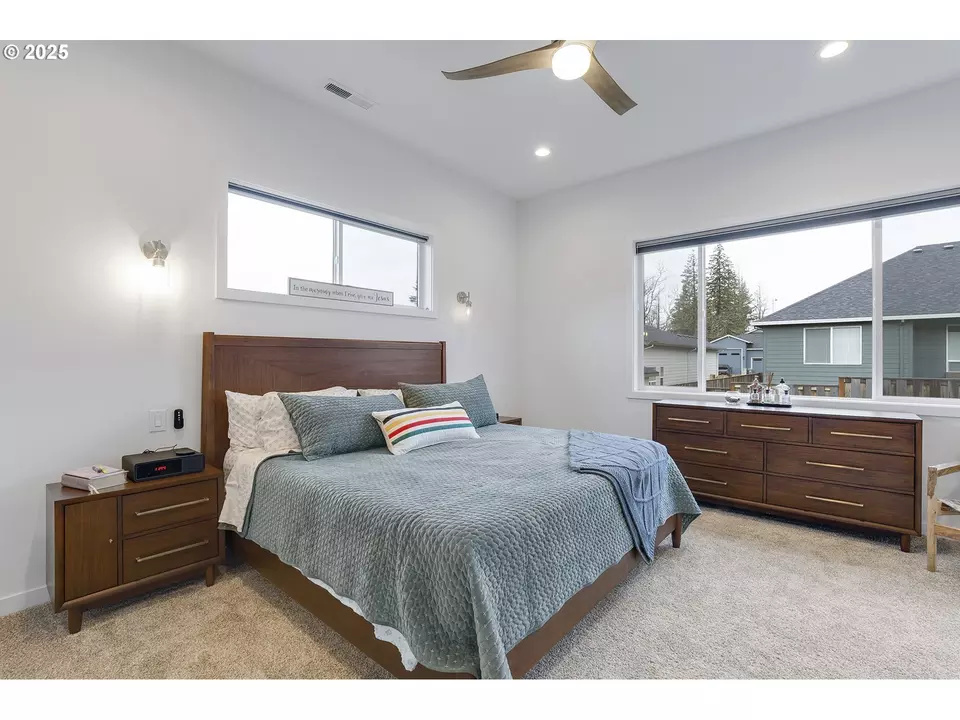 Bedroom - 1701 NE Joy Ln, Estacada, OR 97023 photo 4 of 5