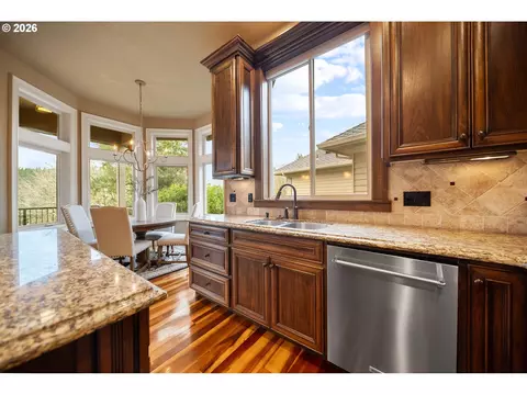 Kitchen - 4640 SE Honors Dr, Gresham, OR 97080 photo 3 of 5