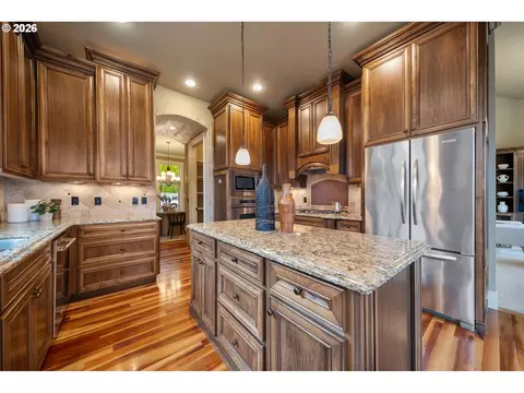 Kitchen - 4640 SE Honors Dr, Gresham, OR 97080 photo 5 of 5