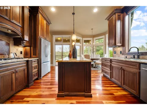 Kitchen - 4640 SE Honors Dr, Gresham, OR 97080 photo 2 of 5