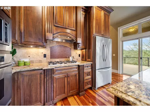 Kitchen - 4640 SE Honors Dr, Gresham, OR 97080 photo 4 of 5