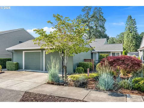 9440 SW Summerfield Dr, Tigard, OR 97224