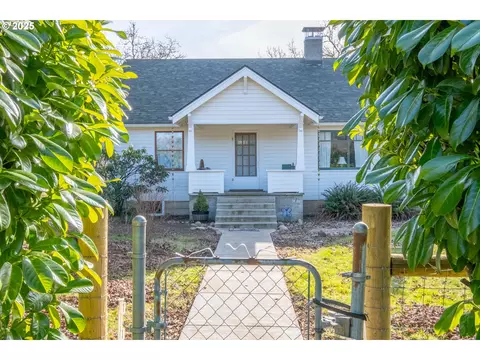 512 SE Kingwood Ave, Mill City, OR 97360
