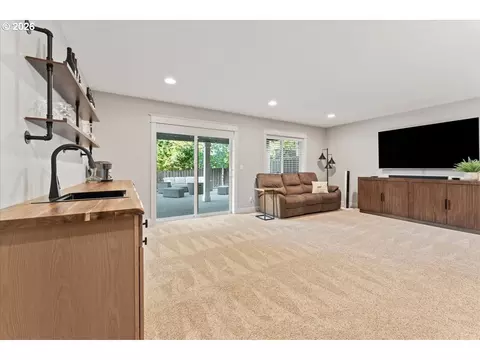 Living - 519 N Eagle St, Newberg, OR 97132 photo 2 of 3