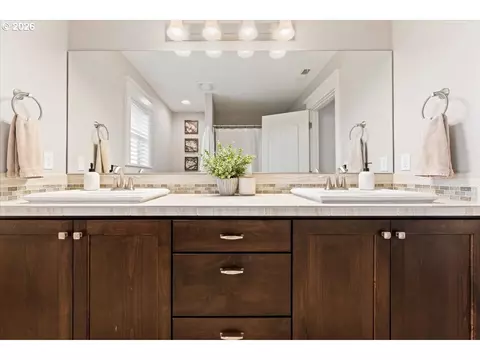 Bath - 519 N Eagle St, Newberg, OR 97132 photo 7 of 8