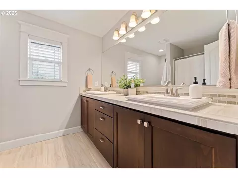 Bath - 519 N Eagle St, Newberg, OR 97132 photo 6 of 8