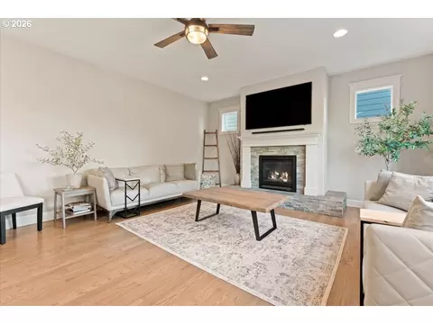Living - 519 N Eagle St, Newberg, OR 97132 photo 1 of 3