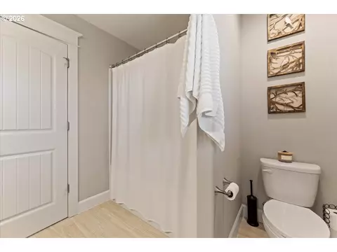 Bath - 519 N Eagle St, Newberg, OR 97132 photo 8 of 8