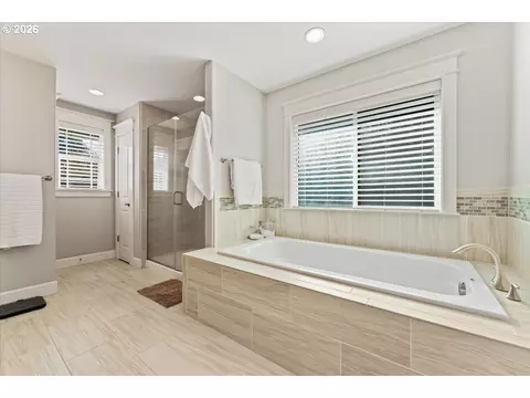 Bath - 519 N Eagle St, Newberg, OR 97132 photo 3 of 8
