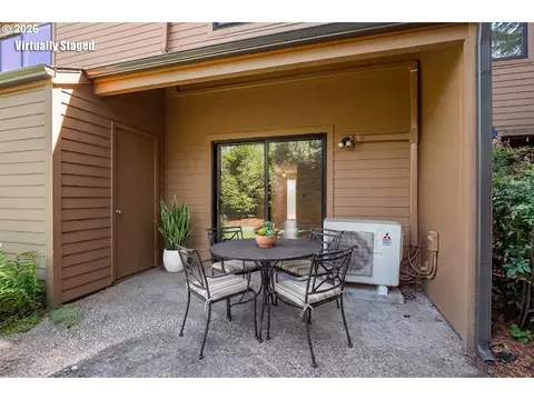 Exterior - 1704 Minda Dr, Eugene, OR 97401 photo 7 of 8