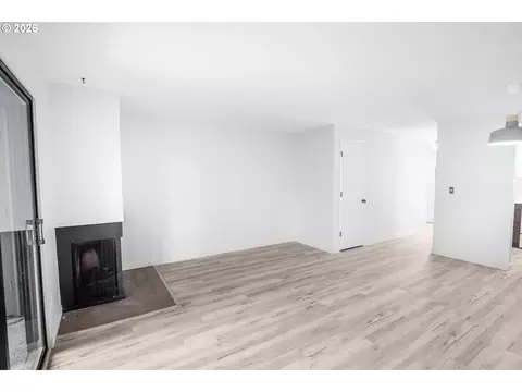 Living - 1704 Minda Dr, Eugene, OR 97401 photo 4 of 5
