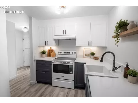 Kitchen - 1704 Minda Dr, Eugene, OR 97401 photo 2 of 3