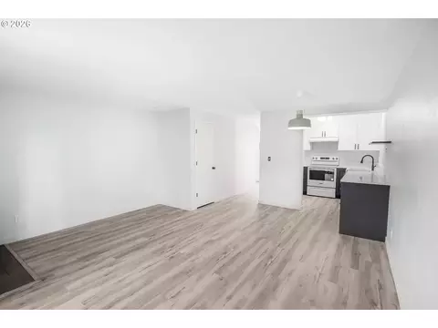 Living - 1704 Minda Dr, Eugene, OR 97401 photo 3 of 5