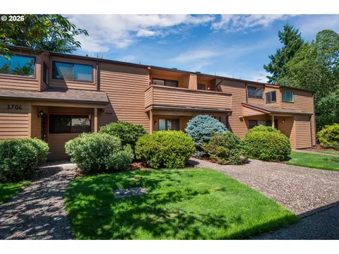 Exterior - 1704 Minda Dr, Eugene, OR 97401 photo 2 of 8
