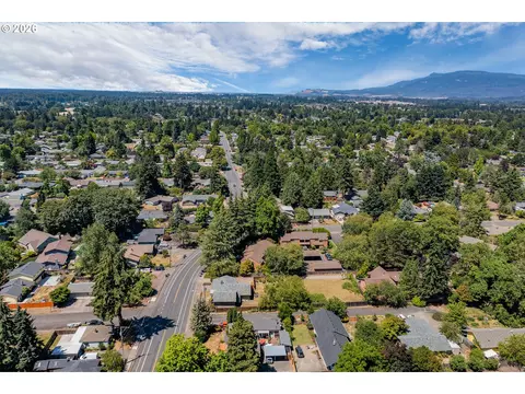 View/Area - 1704 Minda Dr, Eugene, OR 97401 photo 2 of 2