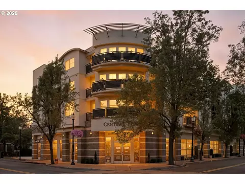 318 NE Roberts Ave #402, Gresham, OR 97030