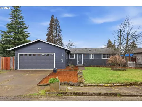 1745 E Grover Ave, Cottage Grove, OR 97424