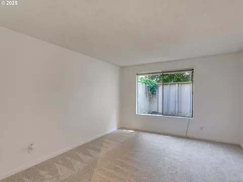 Living - 361 NE Village Squire Ave #4, Gresham, OR 97030 photo 2 of 3