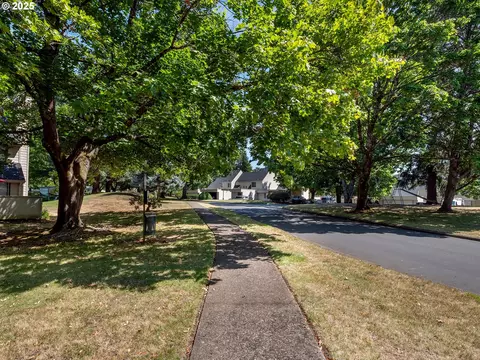 Exterior - 361 NE Village Squire Ave #4, Gresham, OR 97030 photo 13 of 14